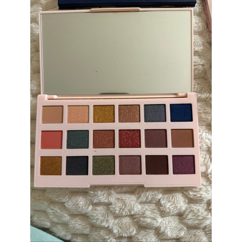10 PALETTE MAKEUP BUNDLE - Picture 3 of 13